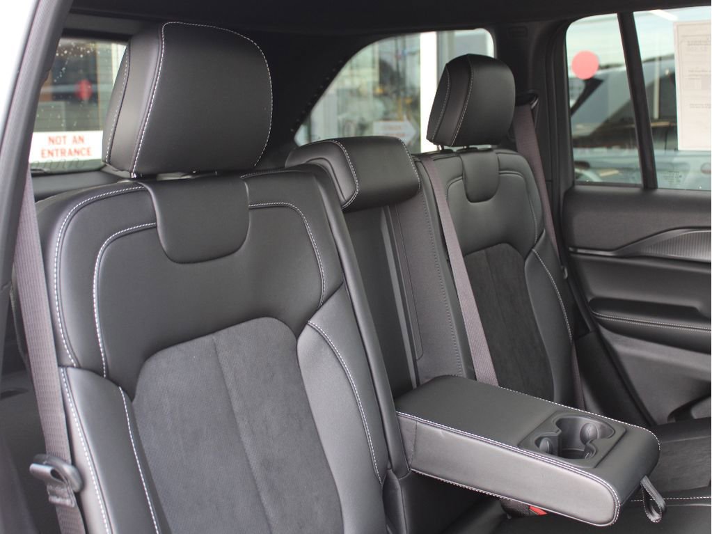 New 2025 Jeep Grand Cherokee Altitude image 29