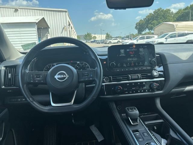 Used 2024 Nissan Pathfinder SL AWD/4WD image 23