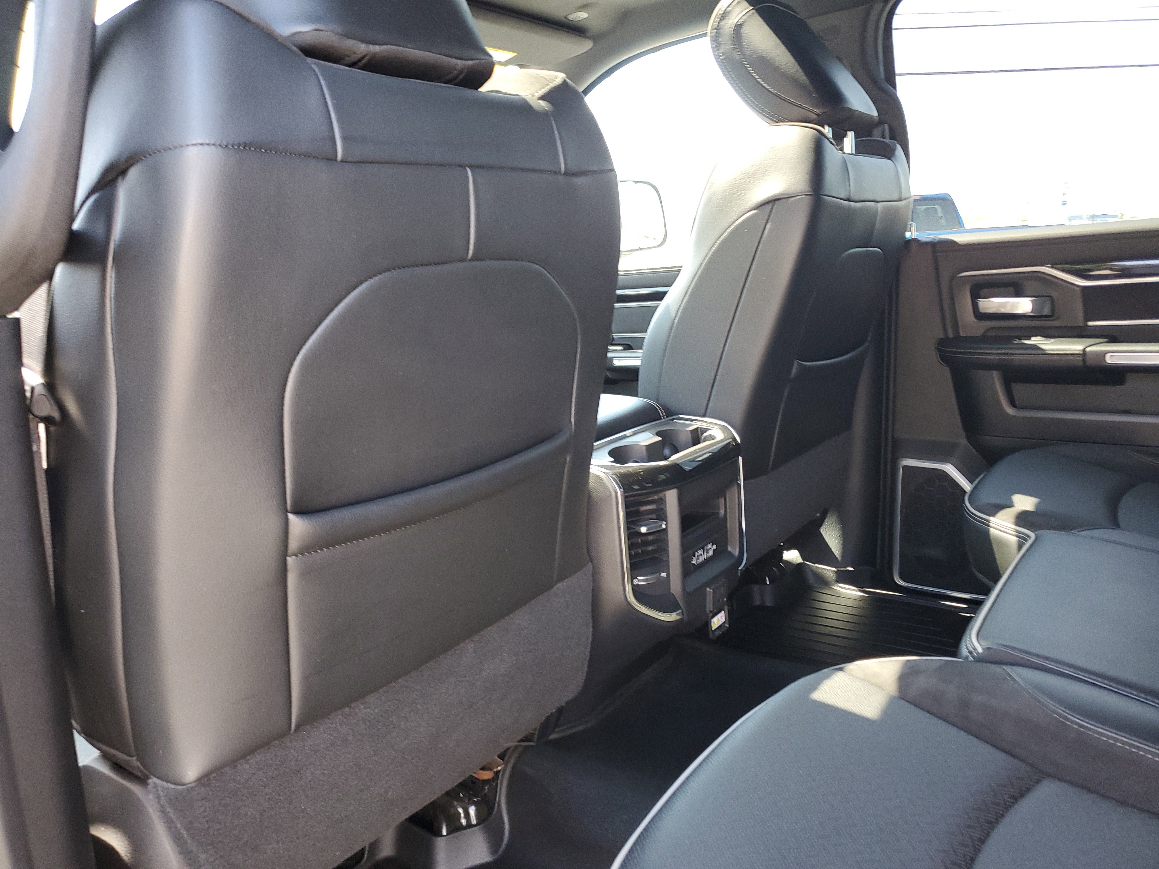 Used 2019 RAM 2500 Laramie w/ Black Appearance Package image 11