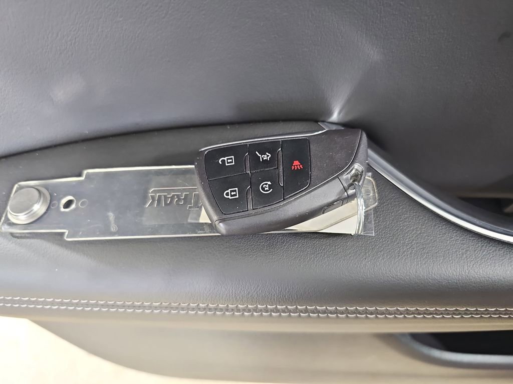 Used 2023 Buick Envision Essence image 41