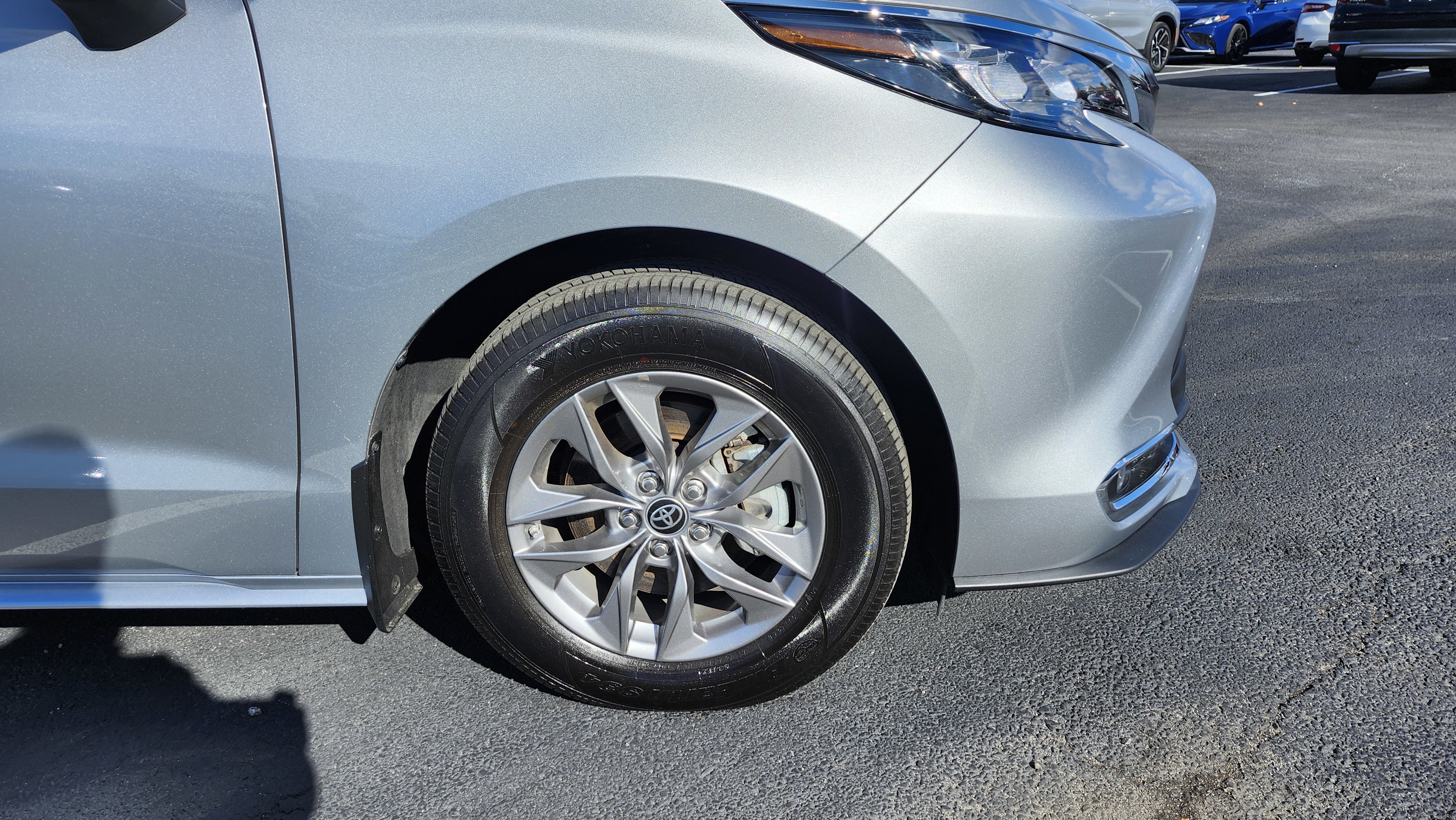 Used 2024 Toyota Sienna XLE w/ XLE Plus Package image 11