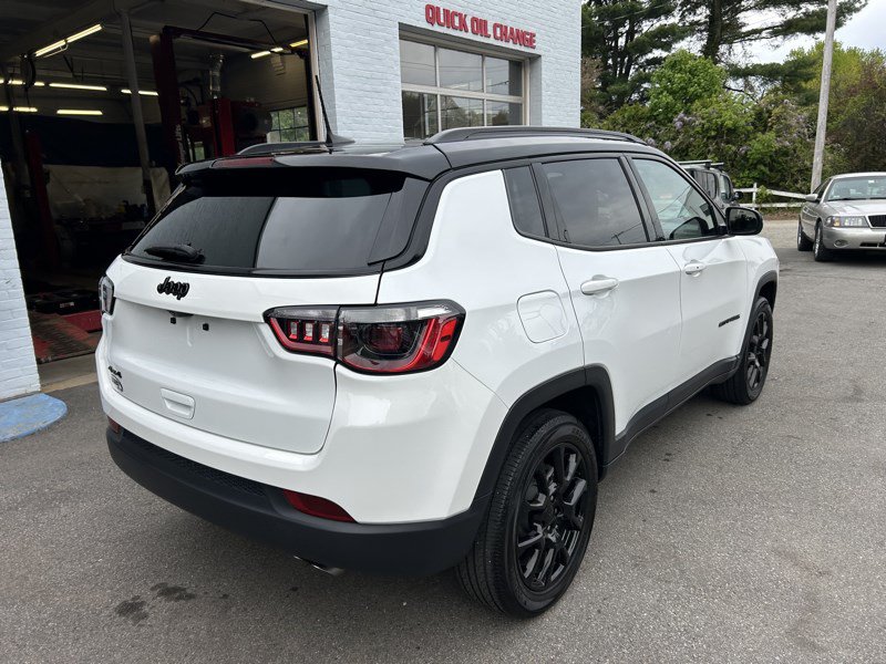 Used 2022 Jeep Compass Latitude w/ Sun and Sound Group AWD/4WD image 7