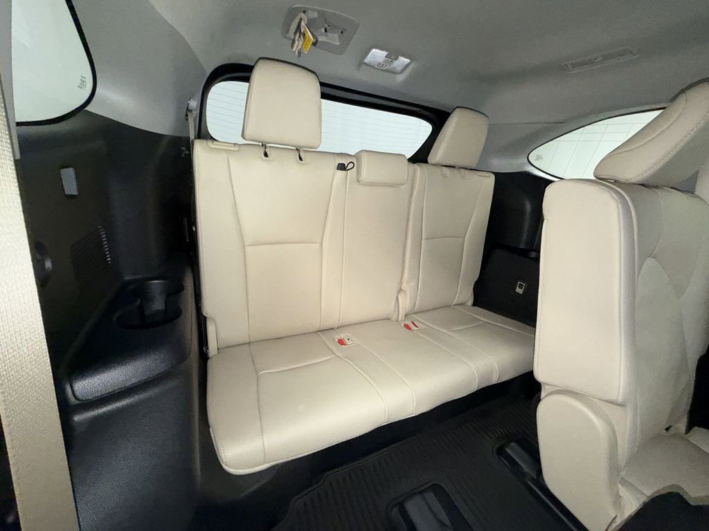 Used 2021 Toyota Highlander Limited image 7
