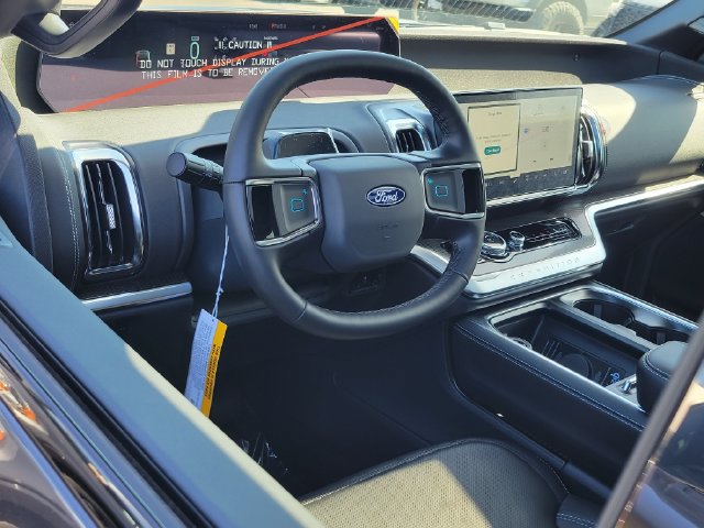 New 2027 Ford Expedition Platinum w/ Stealth Performance Package AWD/4WD image 3