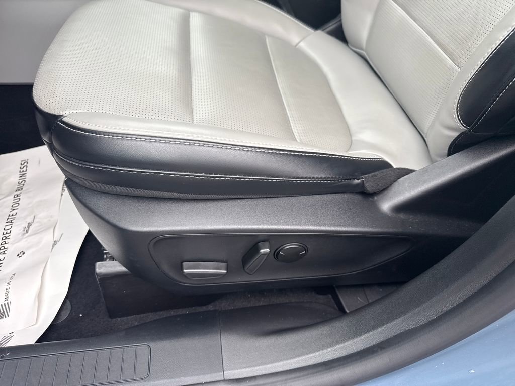 Used 2025 Ford Escape Platinum image 29