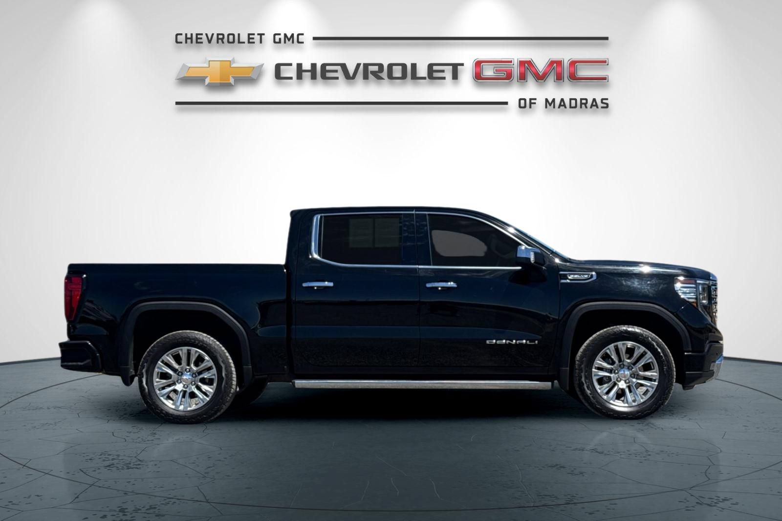 Used 2025 GMC Sierra 1500 Denali AWD/4WD image 2