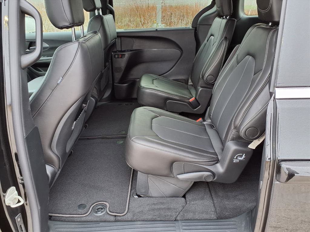 New 2026 Chrysler Voyager LX image 27