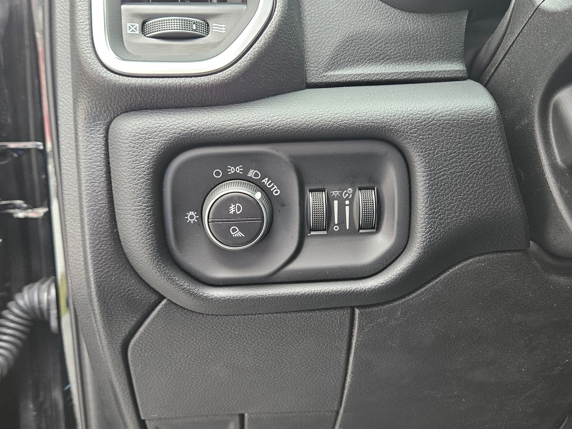 New 2026 RAM 4500 4x4 Crew Cab DRW w/ Laramie Trim Package image 17