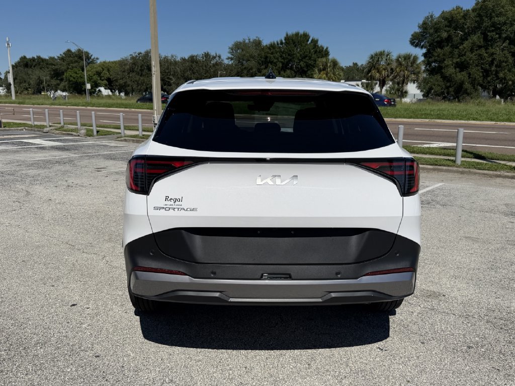 New 2027 Kia Sportage LX FWD image 5