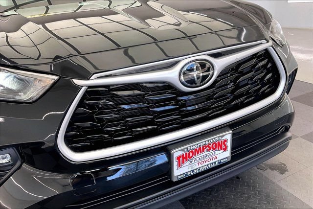 Used 2024 Toyota Highlander XLE FWD image 31