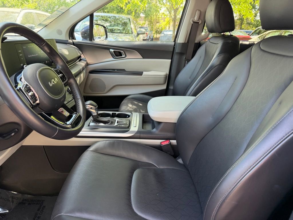 Used 2024 Kia Carnival LX image 21