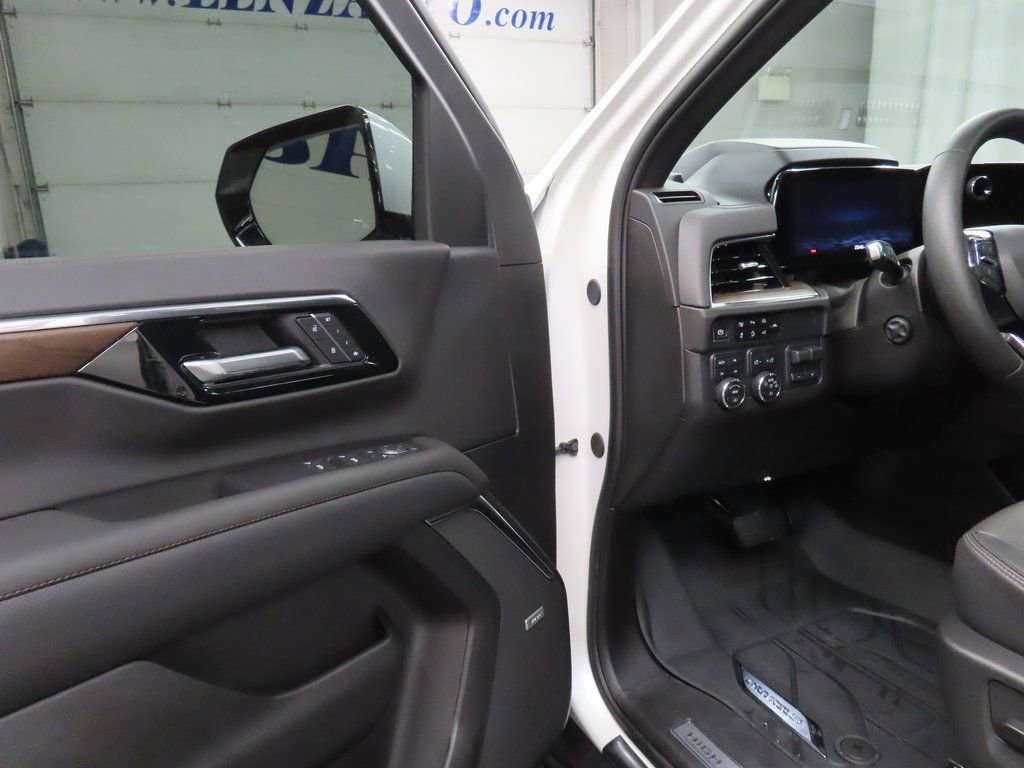 Used 2025 Chevrolet Suburban High Country AWD/4WD image 45