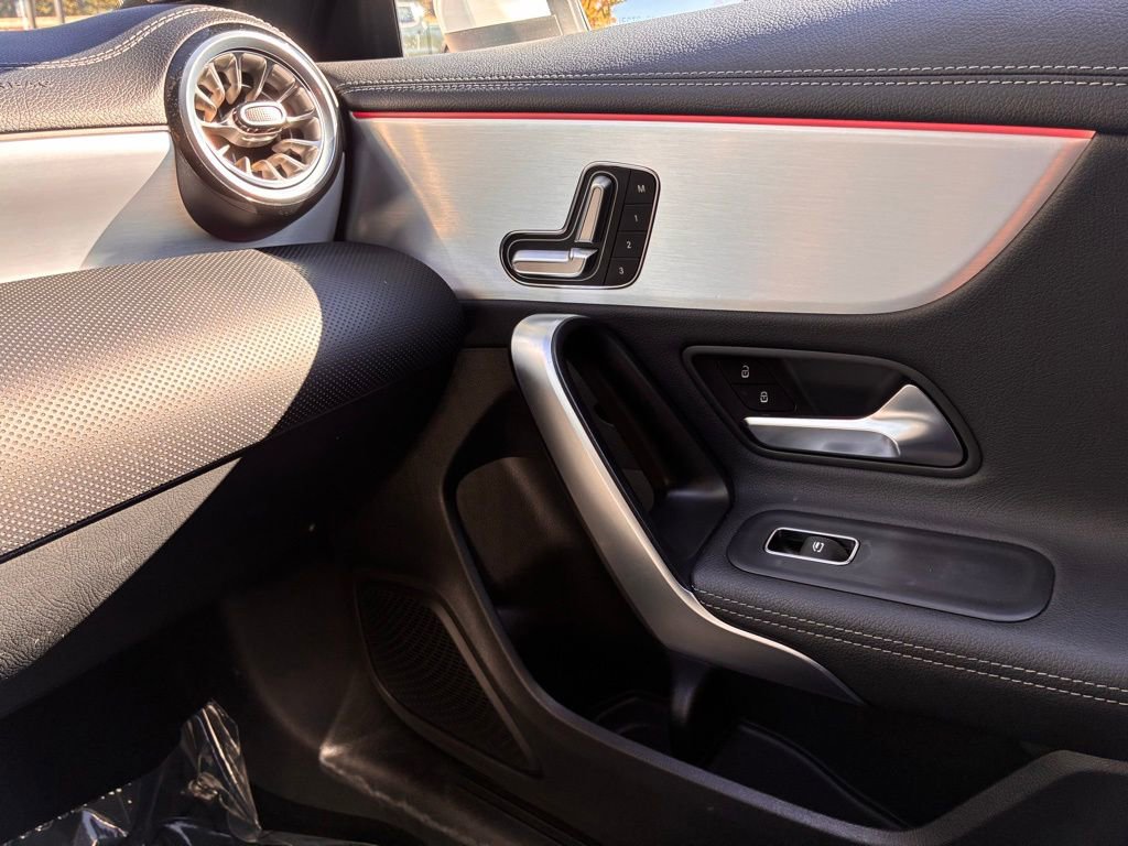 Used 2025 Mercedes-Benz CLA 250 4MATIC image 30