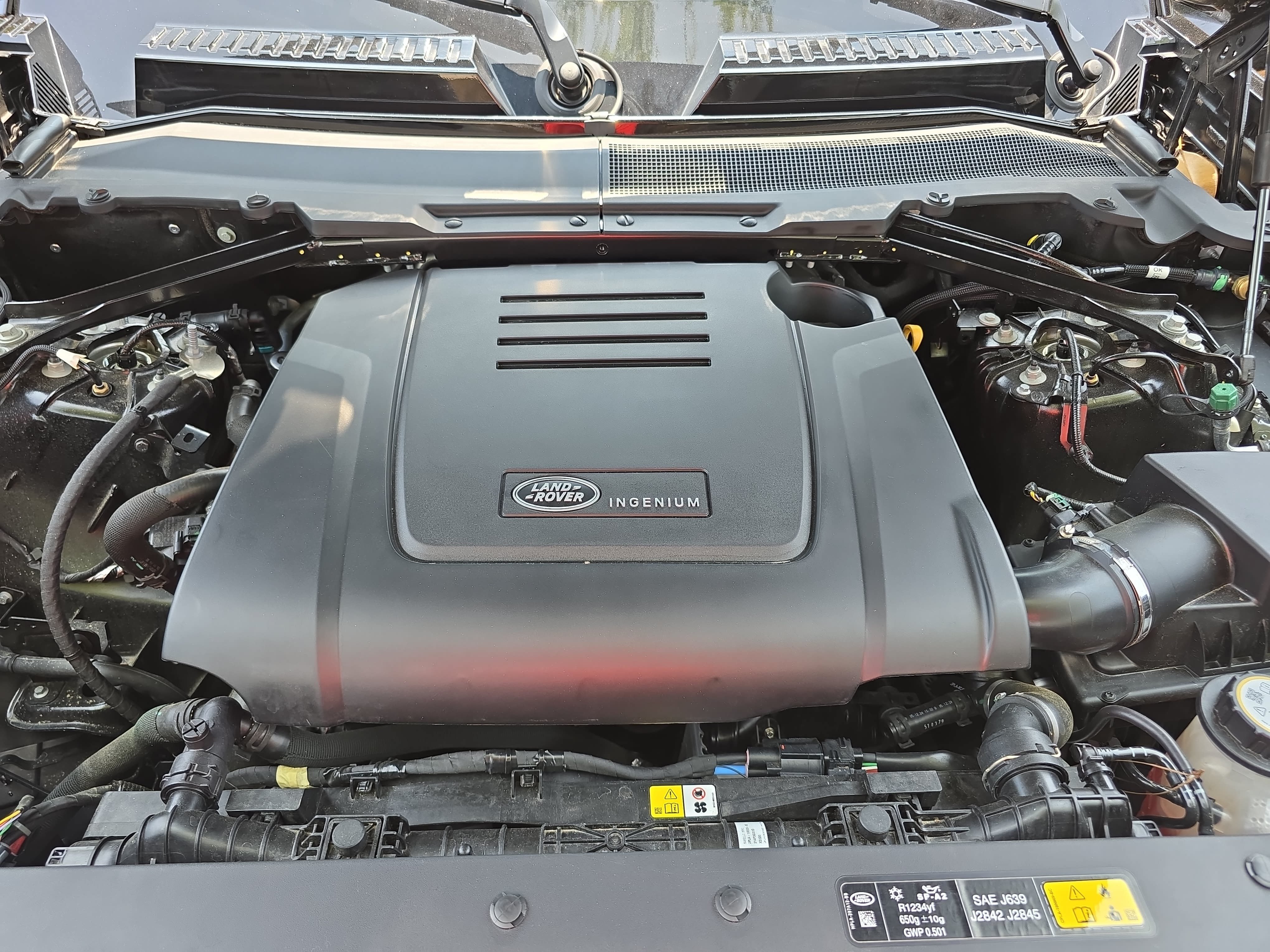 Certified 2025 Land Rover Defender 110 S AWD/4WD image 30