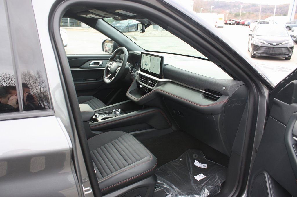 New 2026 Ford Explorer ST-Line w/ ST-Line Street Pack image 13