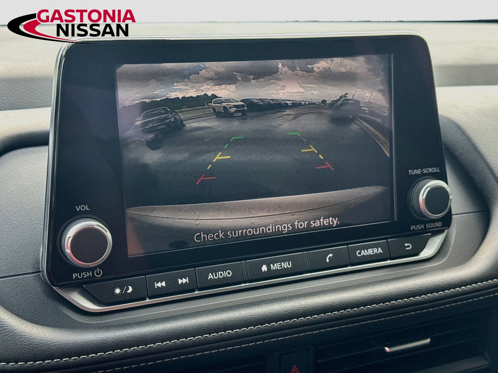 Used 2025 Nissan Rogue SV FWD image 17