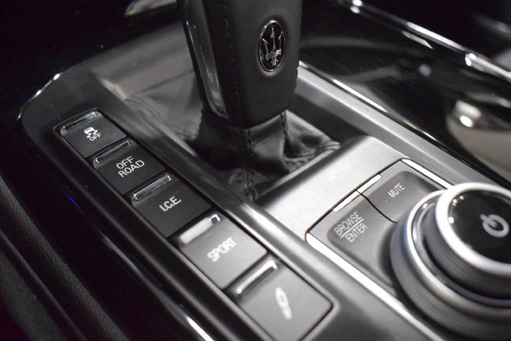 Used 2021 Maserati Levante image 28