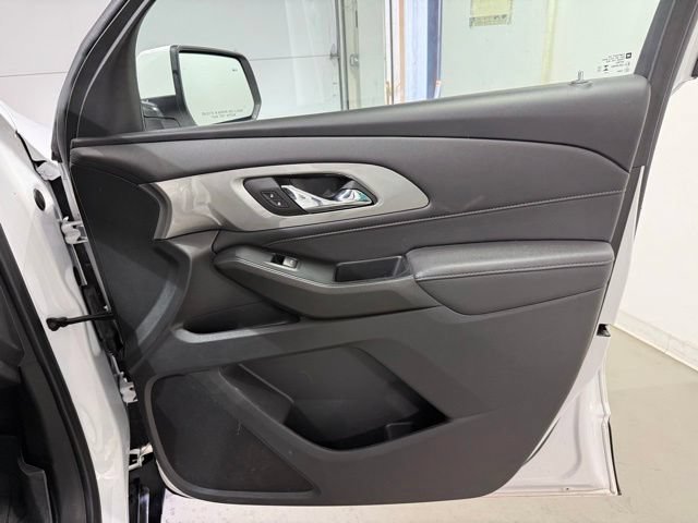 Certified 2023 Chevrolet Traverse LT FWD image 28