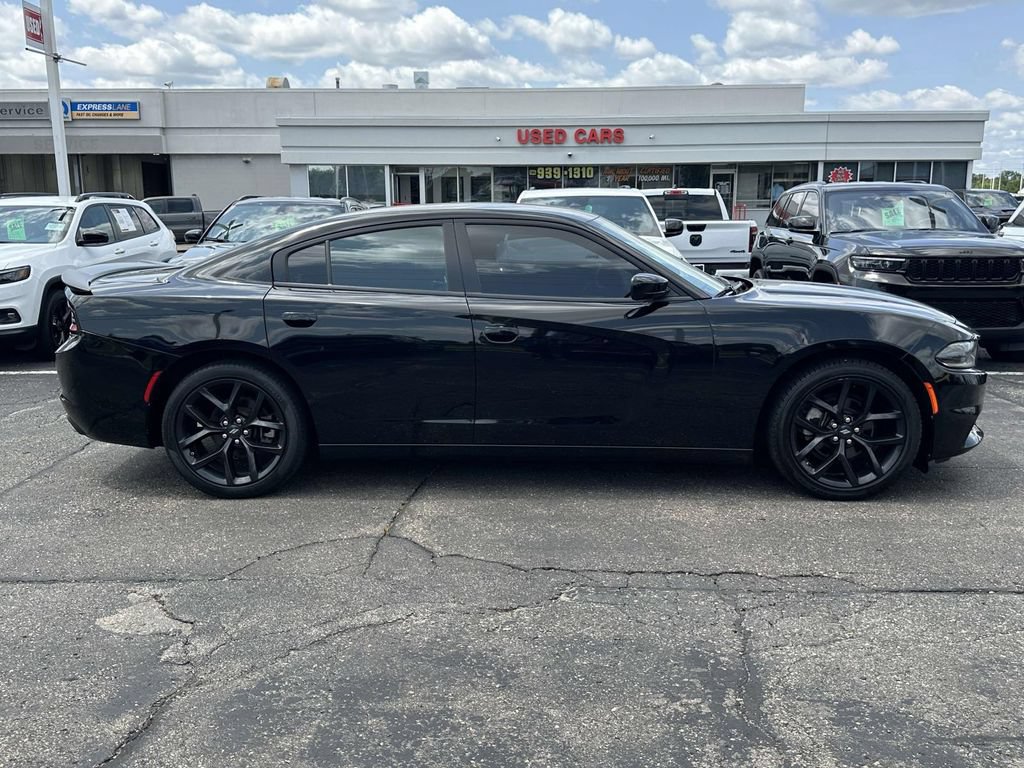 Used 2022 Dodge Charger SXT w/ Blacktop Package RWD image 2
