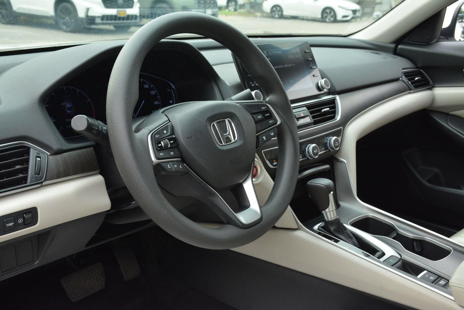 Used 2018 Honda Accord EX image 7
