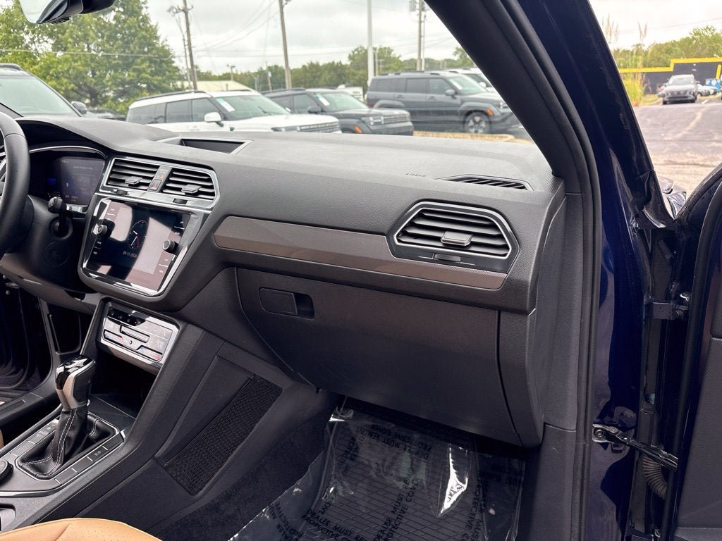 Used 2022 Volkswagen Tiguan SE AWD/4WD image 31