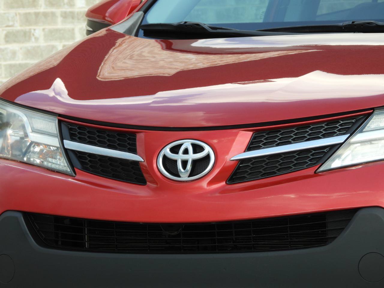 Used 2015 Toyota RAV4 XLE FWD image 4