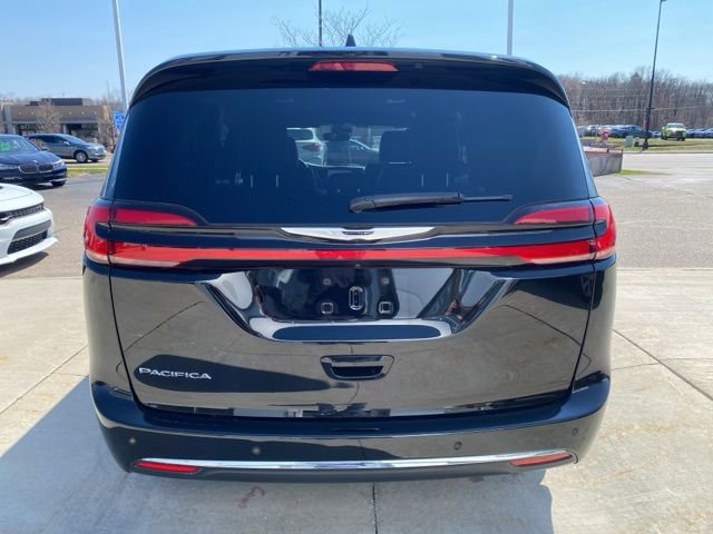 Used 2025 Chrysler Pacifica Select FWD image 4