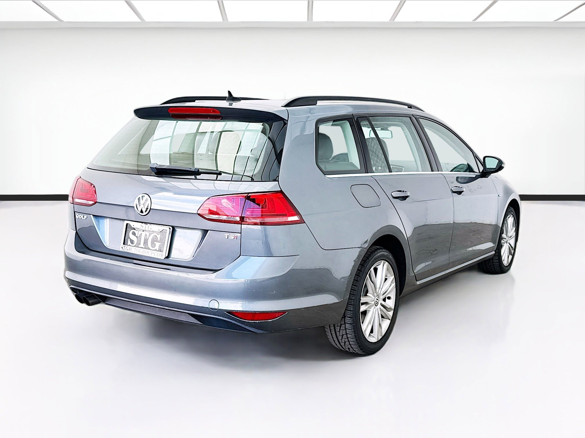 Used 2016 Volkswagen Golf Limited Edition image 4