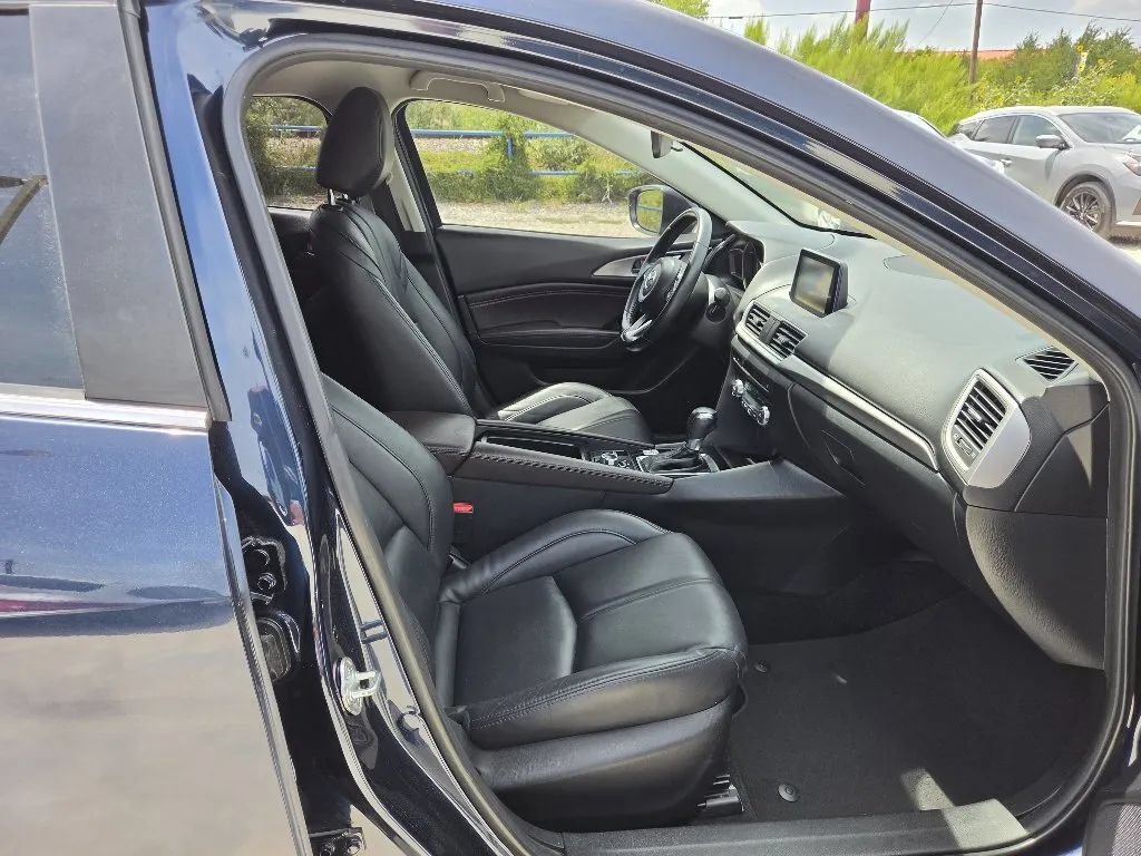 Used 2018 MAZDA MAZDA3 Touring FWD image 23