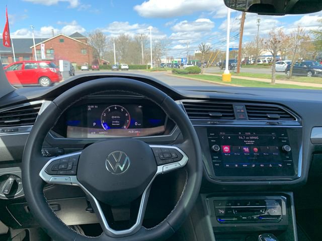 Used 2022 Volkswagen Tiguan SE image 16