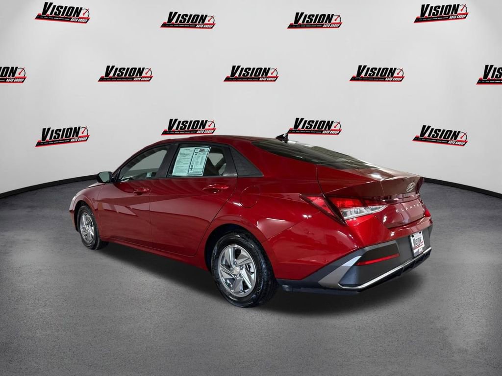 Certified 2025 Hyundai Elantra SE image 7