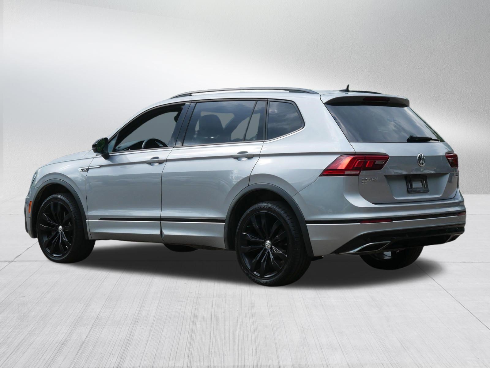 Used 2021 Volkswagen Tiguan SE R-Line AWD/4WD image 5