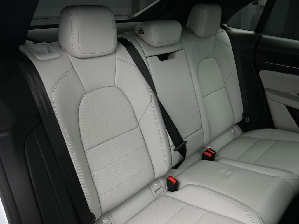 Certified 2025 Porsche Macan Electric image 26