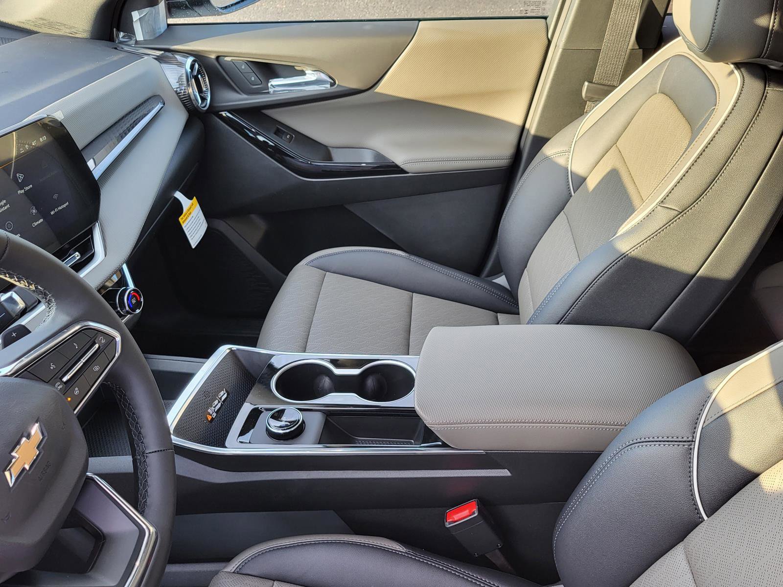 New 2026 Chevrolet Equinox LT w/ Convenience Package II FWD image 19