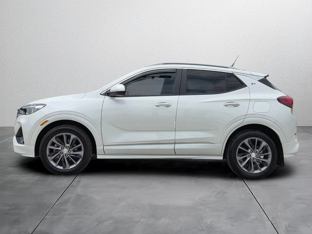Used 2022 Buick Encore GX Select w/ Sport Touring Package FWD image 2