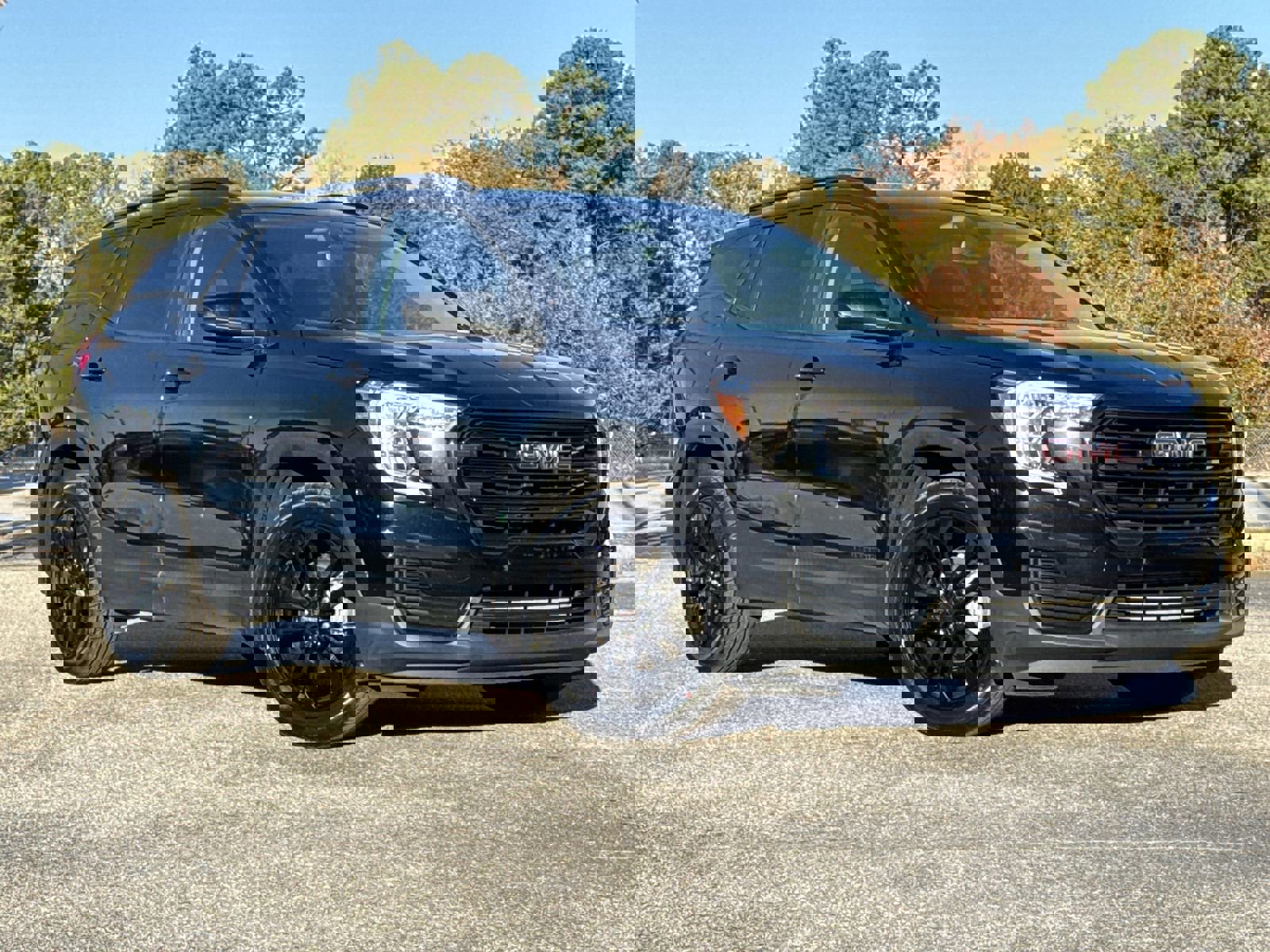 Used 2022 GMC Terrain SLE w/ Driver Convenience Package image 2