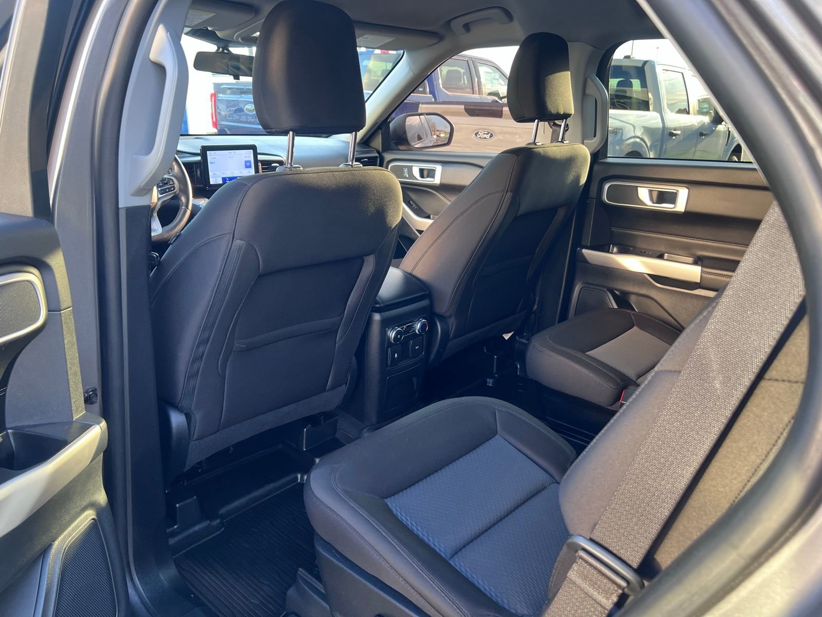 Used 2022 Ford Explorer XLT AWD/4WD image 36