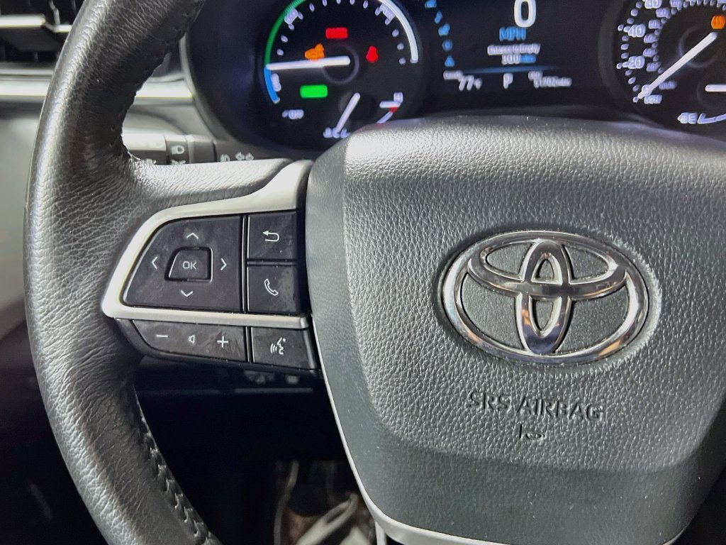 Used 2025 Toyota Sienna XLE FWD image 16