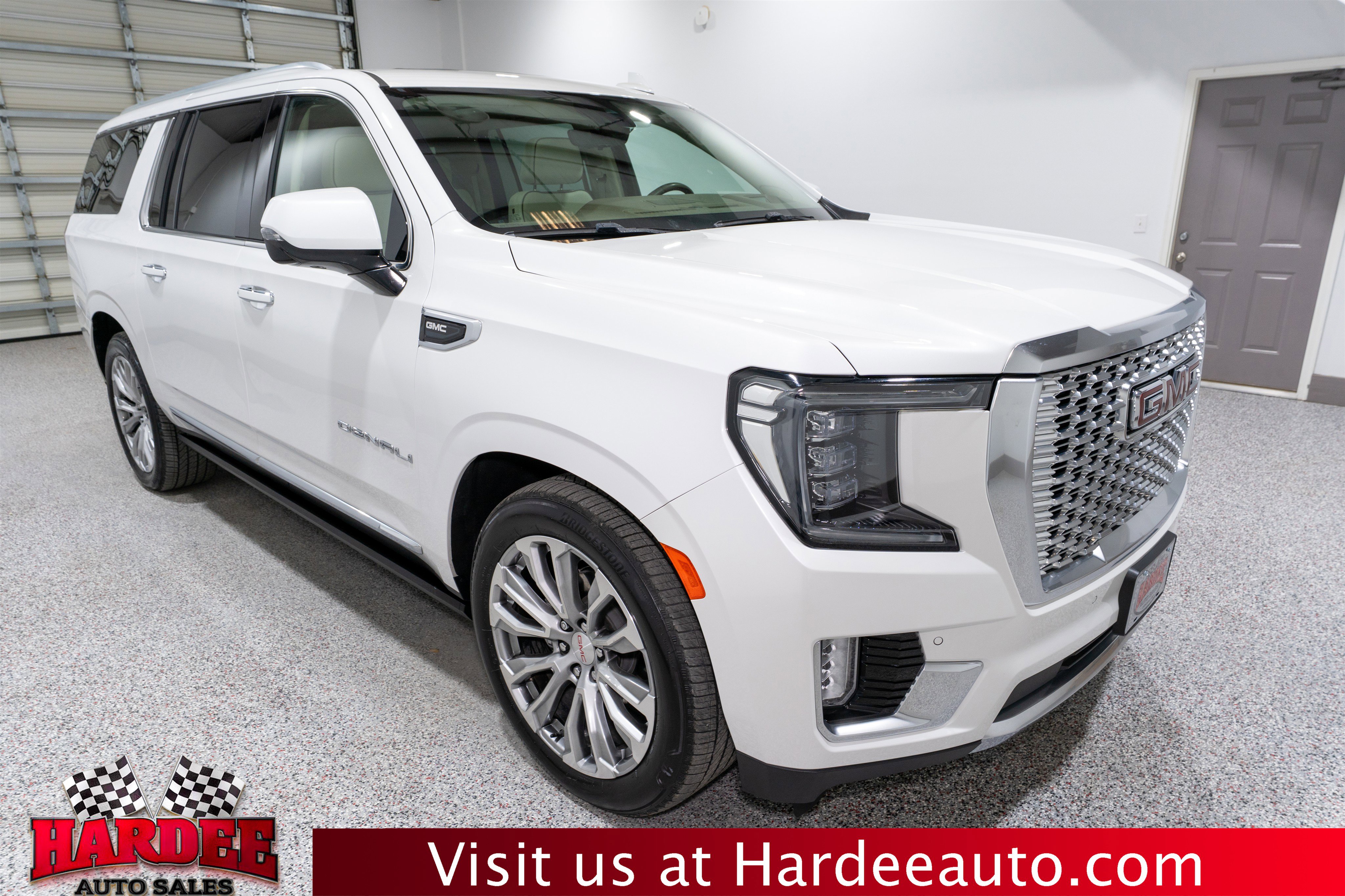 Used 2022 GMC Yukon XL Denali w/ Denali Premium Package image 6