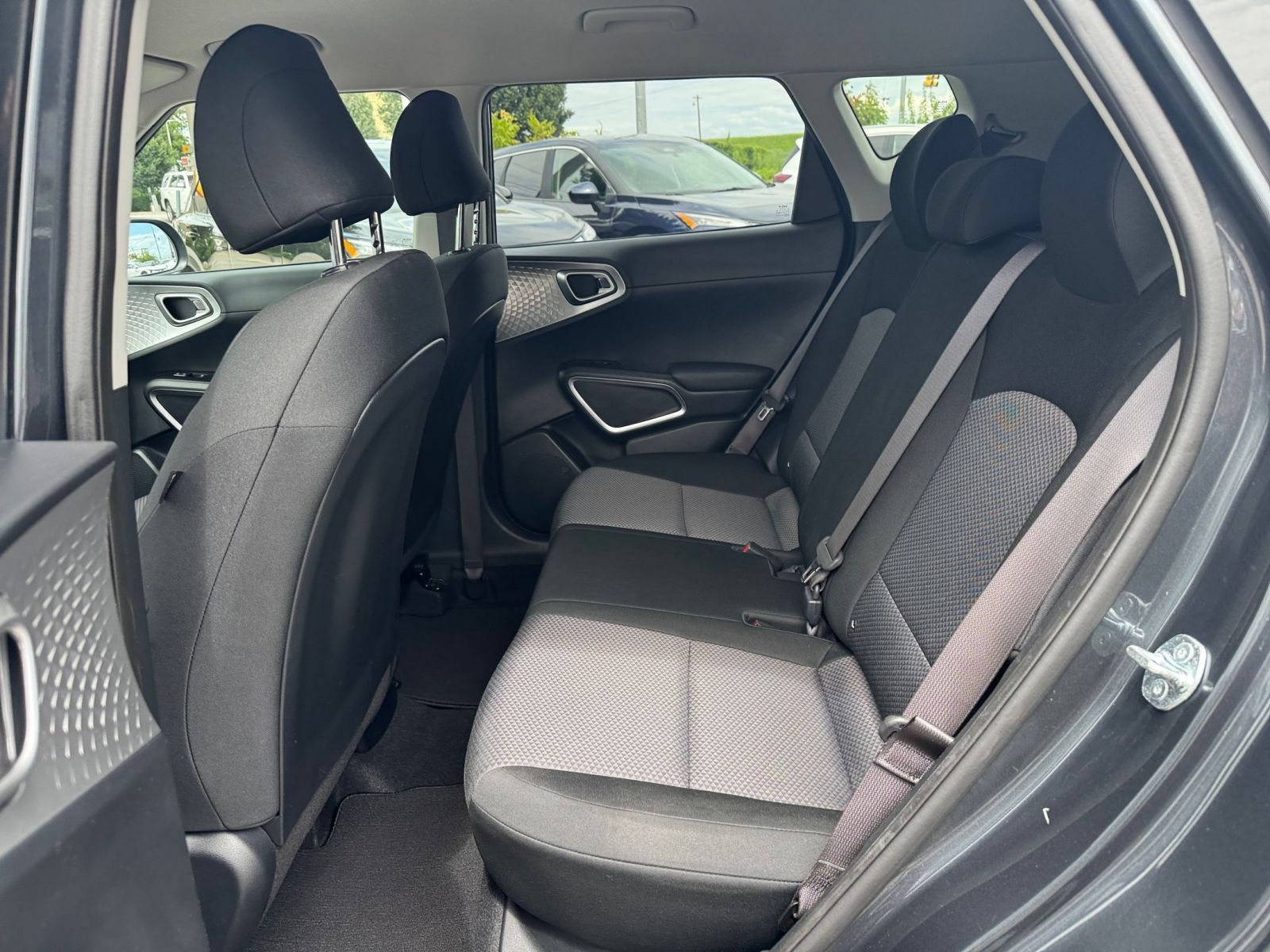 Used 2025 Kia Soul LX w/ LX Technology Package FWD image 23