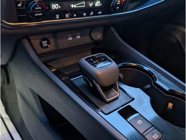 Certified 2025 Nissan Rogue SV image 22