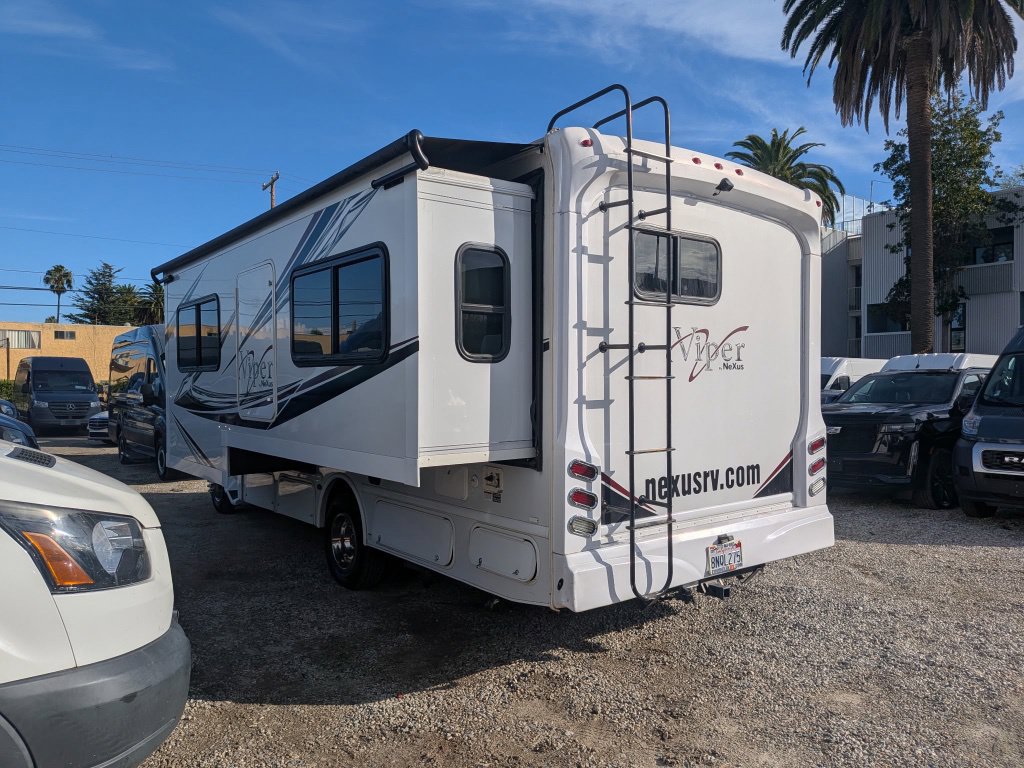 Used 2018 Ford E-350 and Econoline 350 Super Duty w/ Motorhome Prep Package RWD image 7