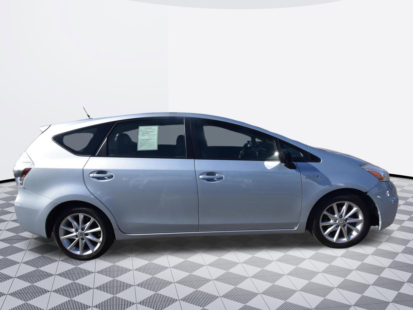 Used 2014 Toyota Prius V Five image 6