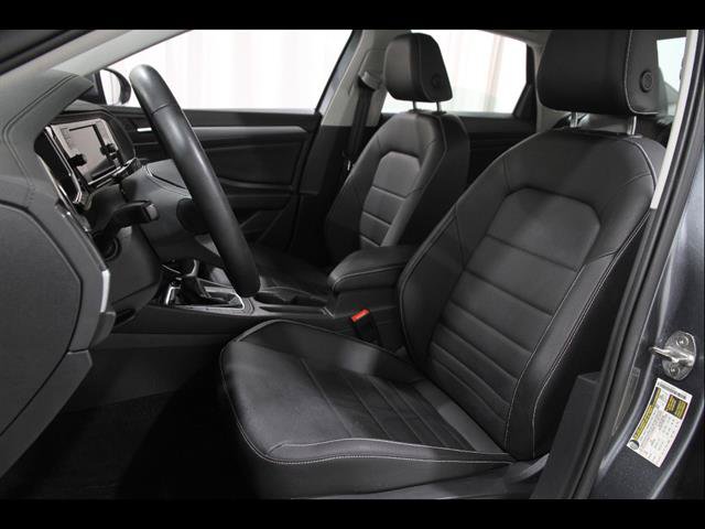 Certified 2023 Volkswagen Jetta SE FWD image 5