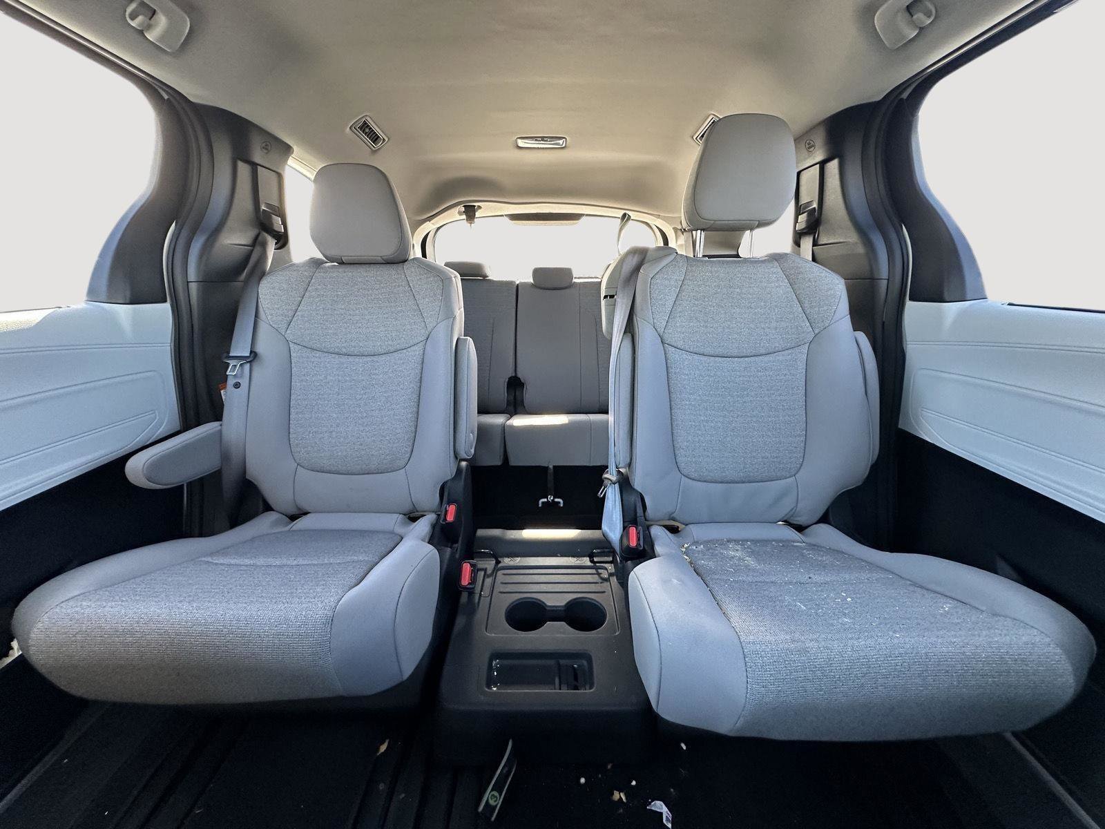 Used 2025 Toyota Sienna LE w/ LE Plus Package image 13