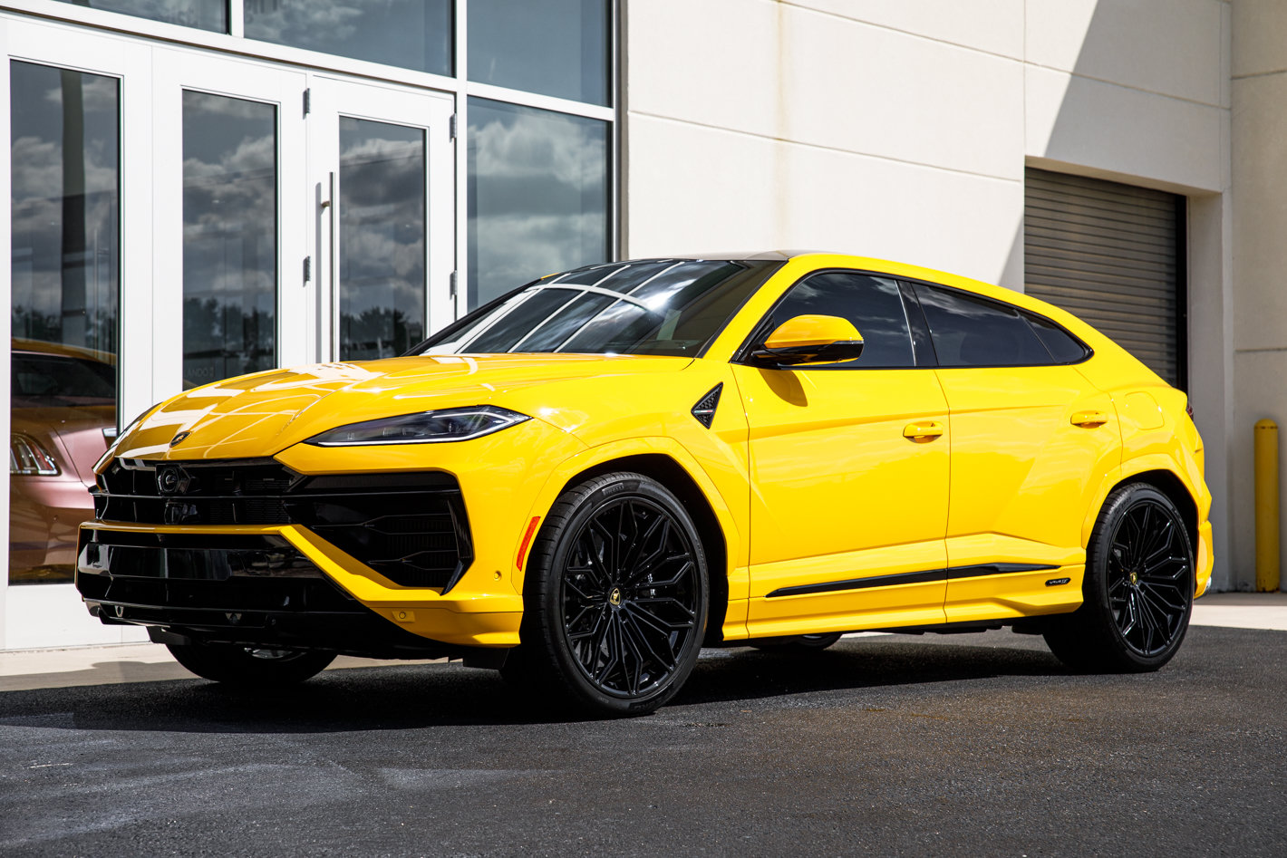 Used 2025 Lamborghini Urus SE AWD/4WD image 5
