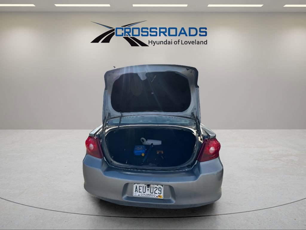 Used 2013 Dodge Avenger SE image 4