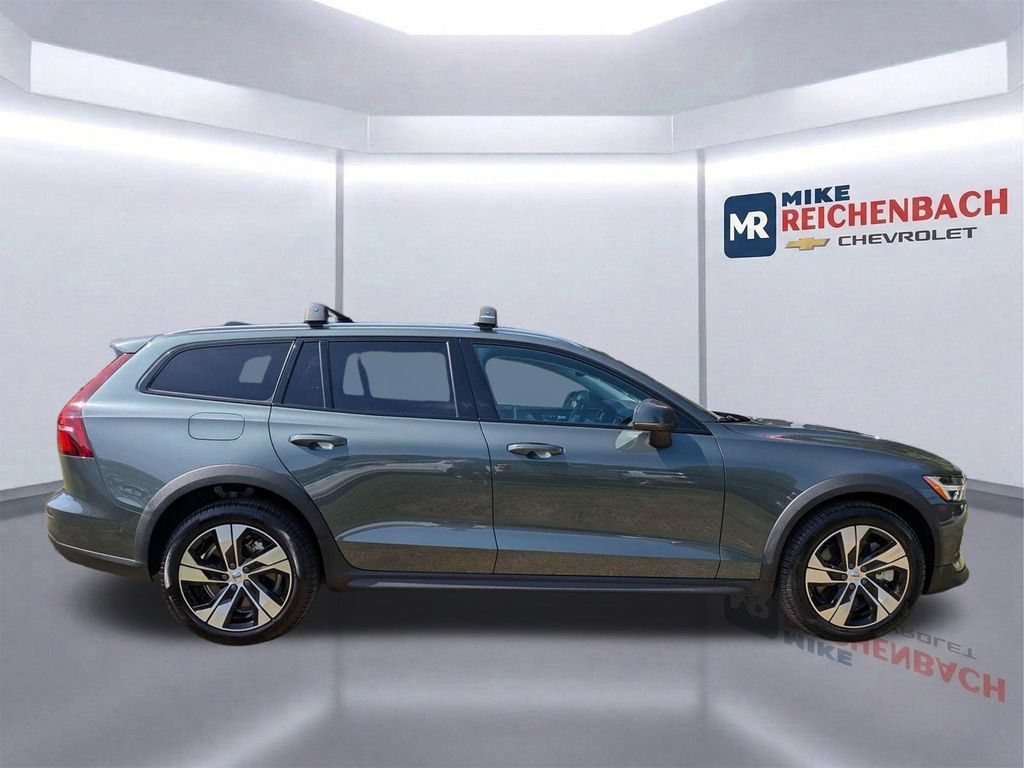 Used 2026 Volvo V60 B5 Cross Country Plus w/ Protection Package Premier AWD/4WD image 3