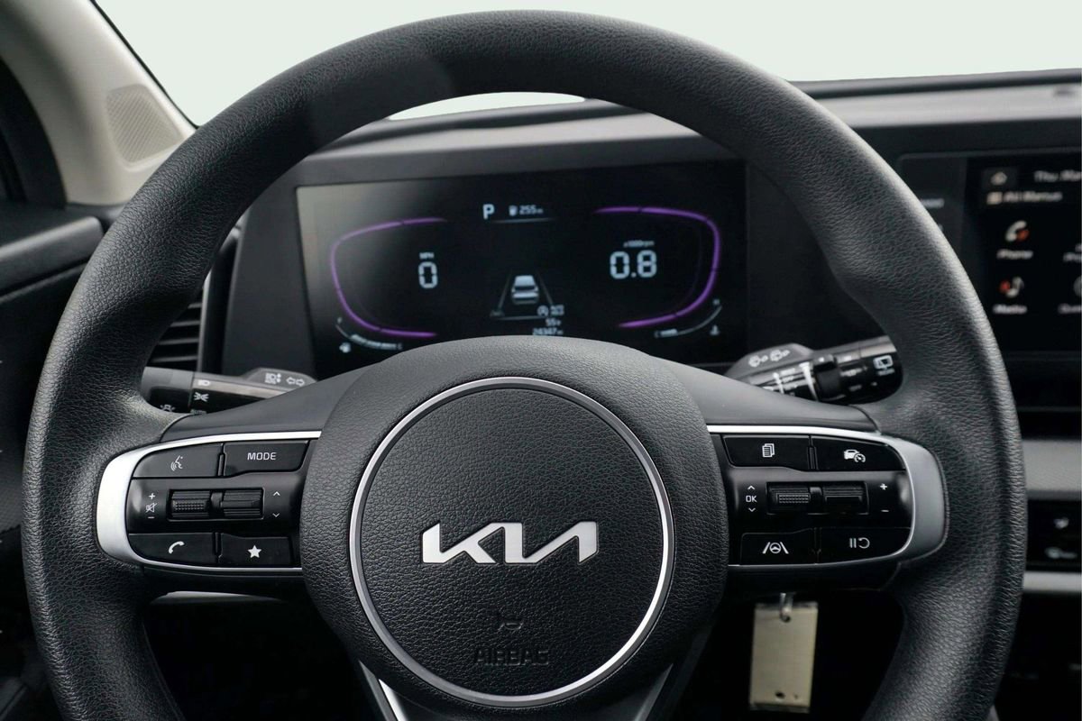 Used 2025 Kia Sportage LX image 24