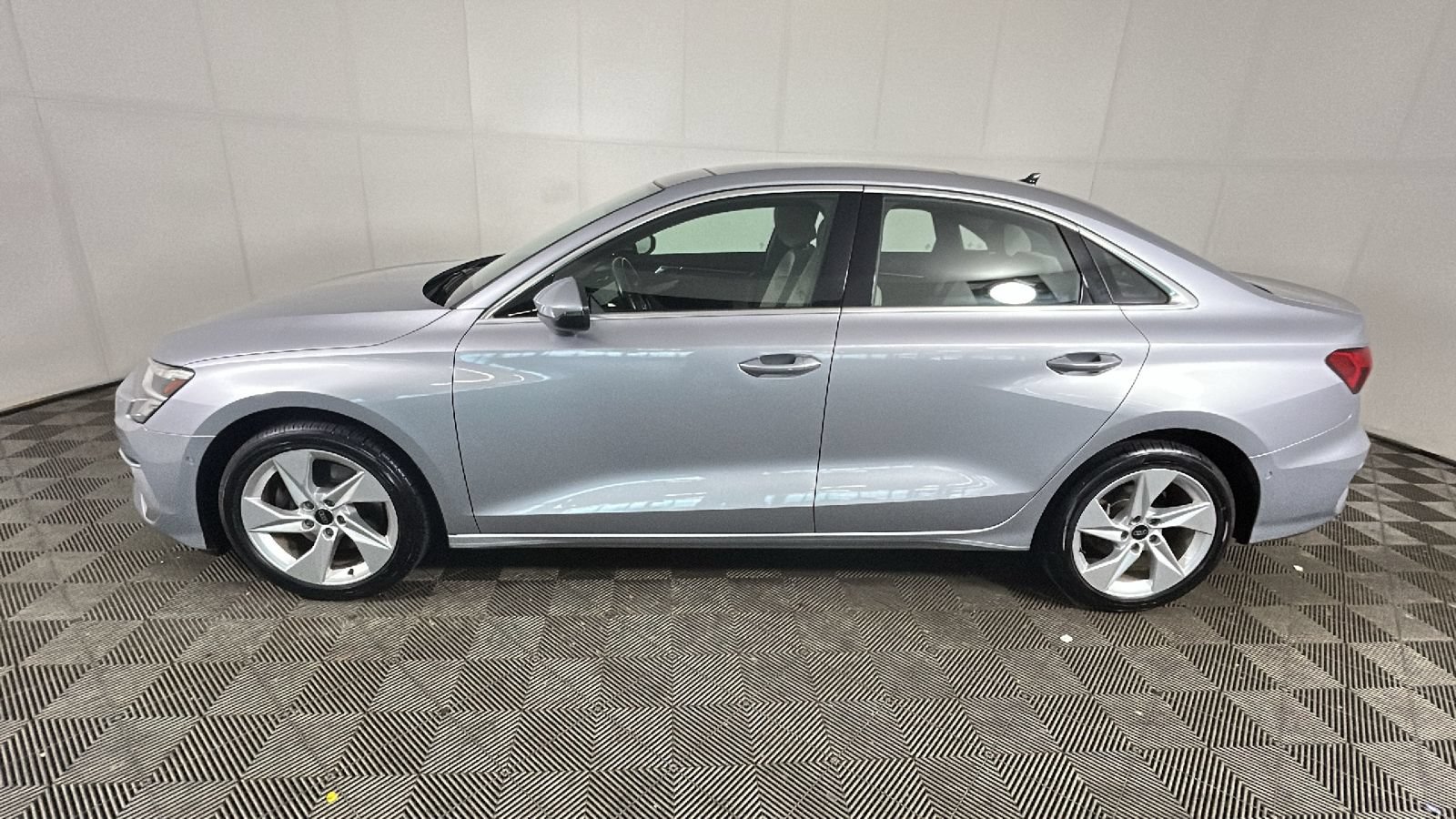 Used 2024 Audi A3 2.0T Premium FWD image 5